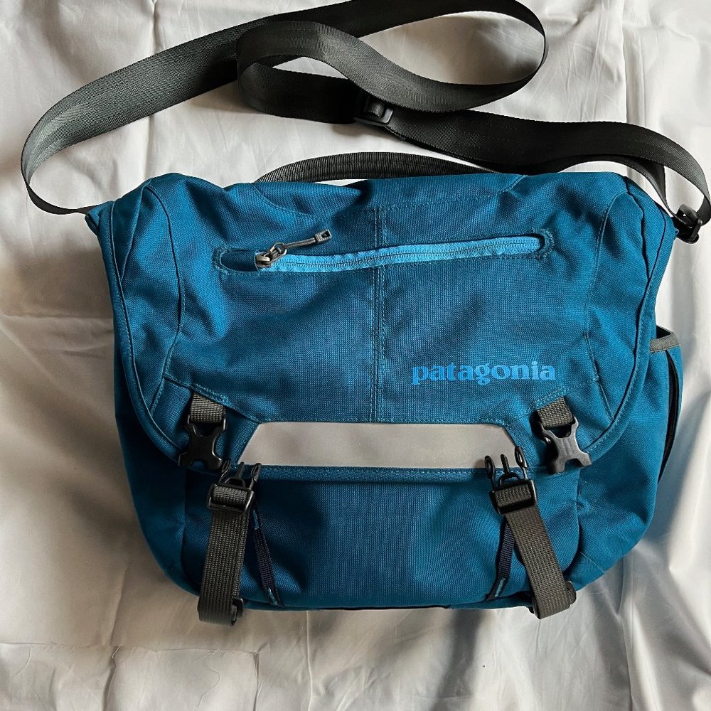 Patagonia mini mass messenger bag